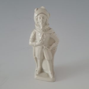 statuette en faïence blanche – cyrano de bergerac