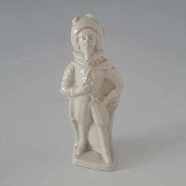 statuette en faïence blanche – cyrano de bergerac