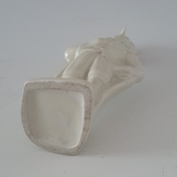 statuette en faïence blanche – cyrano de bergerac
